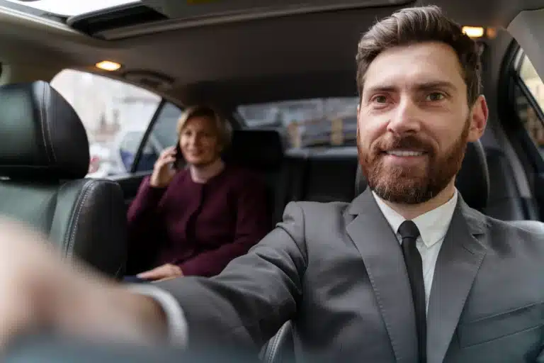 chauffeur uber sur la route
