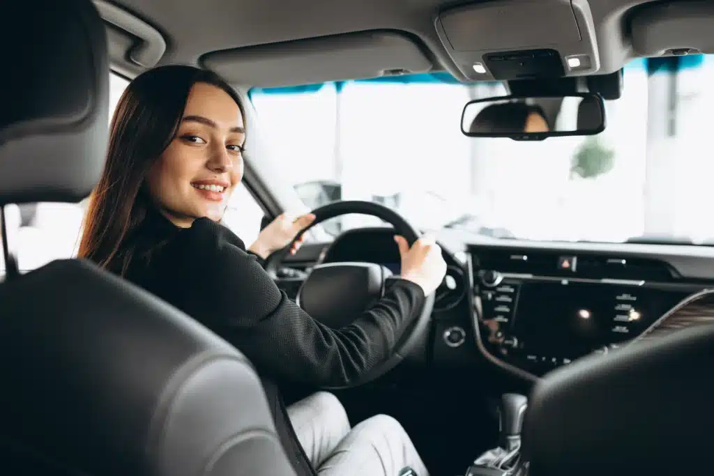 femme vtc au volant